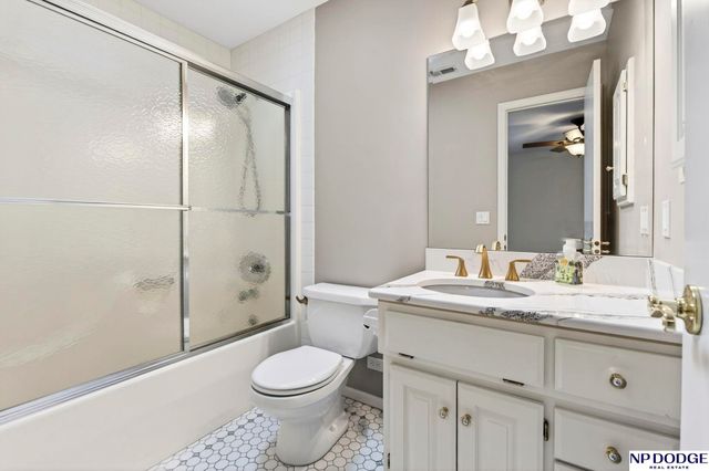 115 S 128th Plaza, Omaha, NE 68154