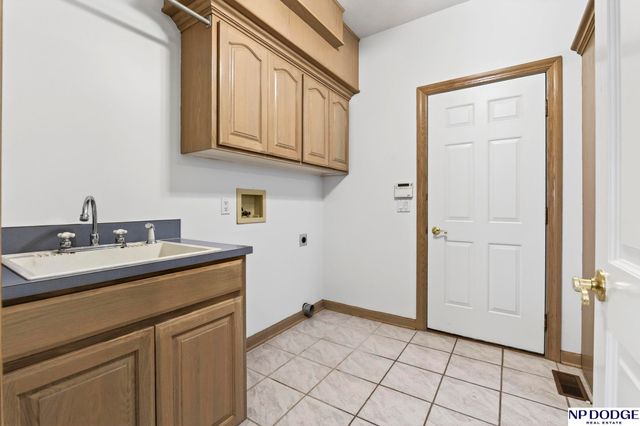 115 S 128th Plaza, Omaha, NE 68154