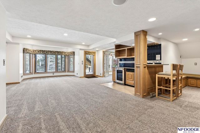 115 S 128th Plaza, Omaha, NE 68154