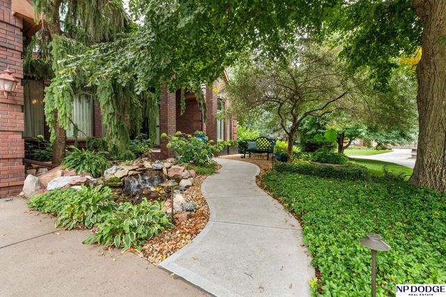 115 S 128th Plaza, Omaha, NE 68154