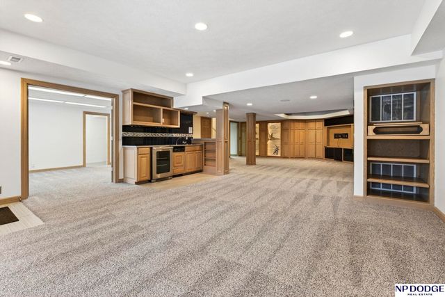 115 S 128th Plaza, Omaha, NE 68154