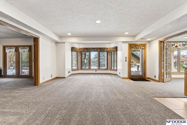 115 S 128th Plaza, Omaha, NE 68154