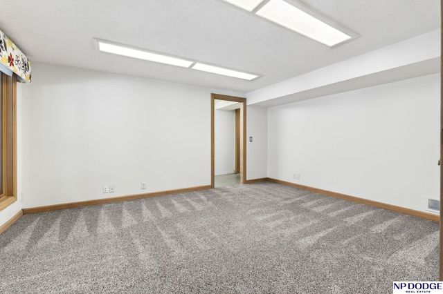 115 S 128th Plaza, Omaha, NE 68154