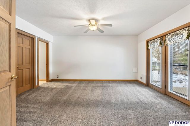 115 S 128th Plaza, Omaha, NE 68154