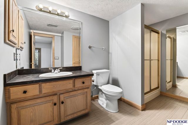 115 S 128th Plaza, Omaha, NE 68154