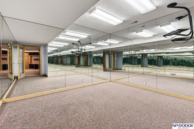 115 S 128th Plaza, Omaha, NE 68154