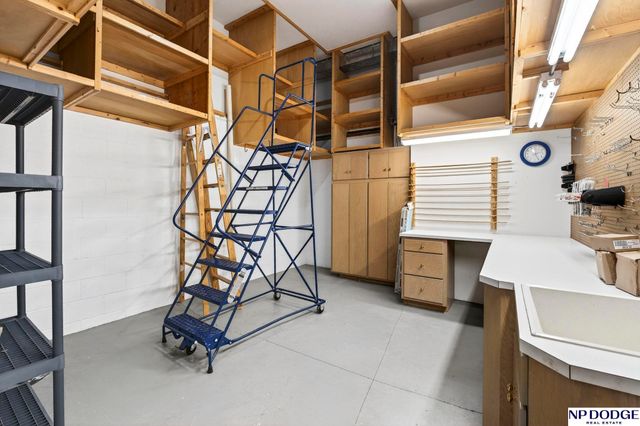 115 S 128th Plaza, Omaha, NE 68154