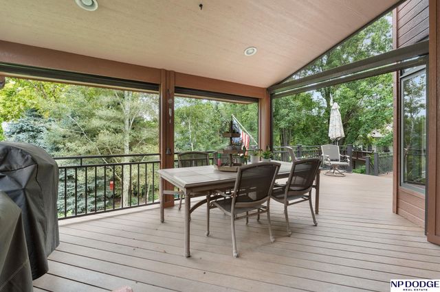 115 S 128th Plaza, Omaha, NE 68154