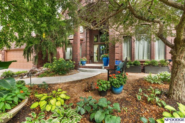 115 S 128th Plaza, Omaha, NE 68154