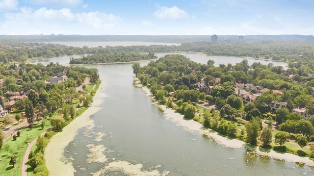 2204 W Lake Of The Isles Parkway, Minneapolis, MN 55405
