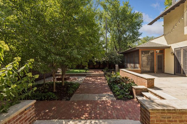 2204 W Lake Of The Isles Parkway, Minneapolis, MN 55405