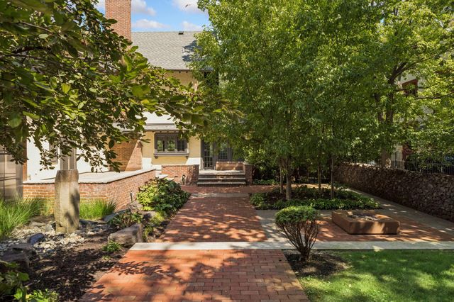 2204 W Lake Of The Isles Parkway, Minneapolis, MN 55405