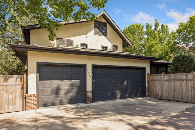 2204 W Lake Of The Isles Parkway, Minneapolis, MN 55405