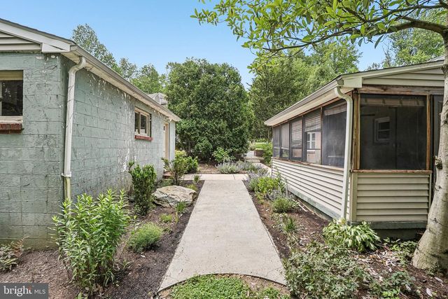 2106 LOCUST AVE, Wilmington, DE 19810