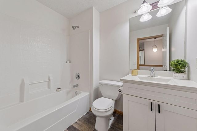 1524 Liberty Circle, Shakopee, MN 55379