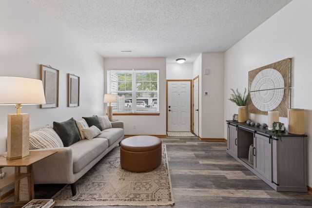 1524 Liberty Circle, Shakopee, MN 55379