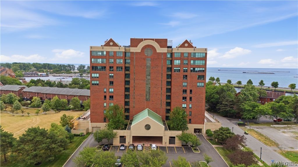 75 Ojibwa Circle 801, Buffalo, NY 14202