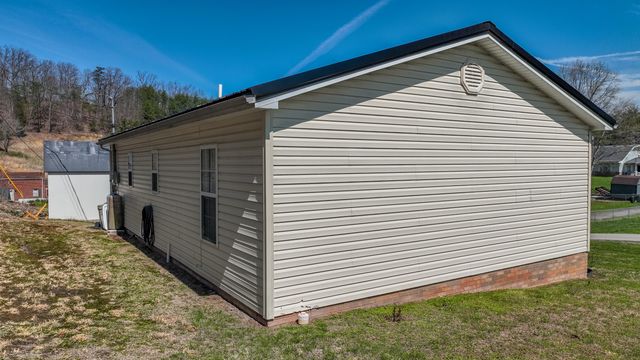 77 Scott Hill Road, Irvine, KY 40336