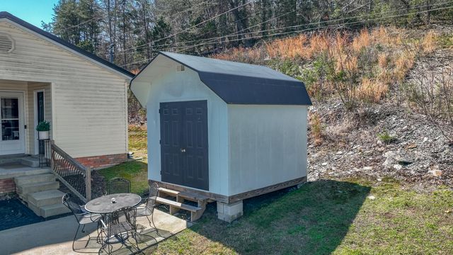 77 Scott Hill Road, Irvine, KY 40336