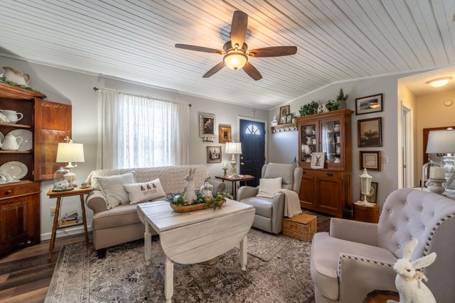 77 Scott Hill Road, Irvine, KY 40336