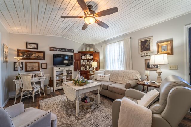 77 Scott Hill Road, Irvine, KY 40336