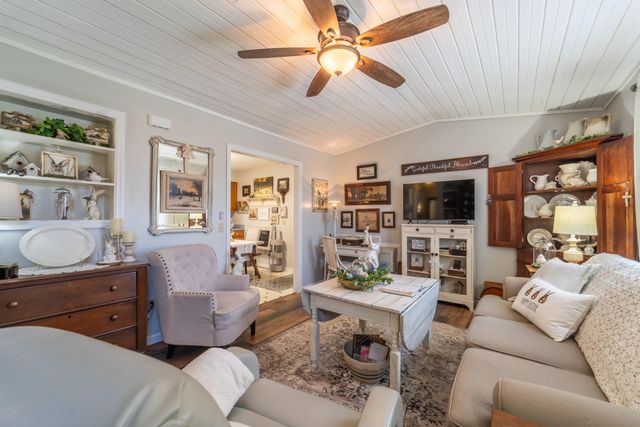 77 Scott Hill Road, Irvine, KY 40336