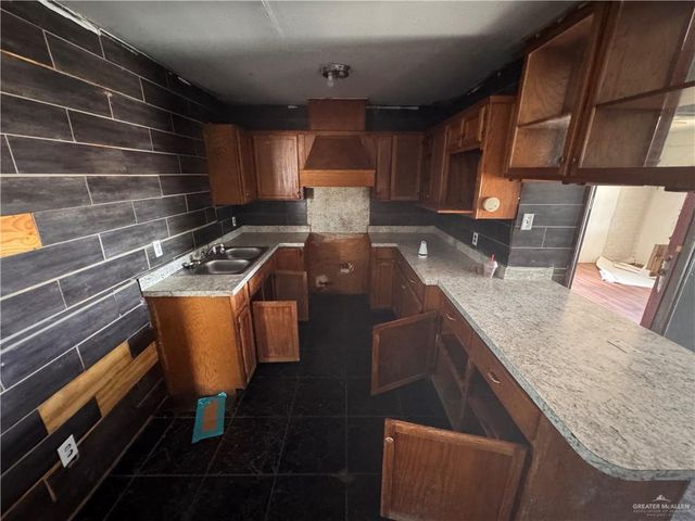 1039 W Hidalgo Avenue, Raymondville, TX 78580