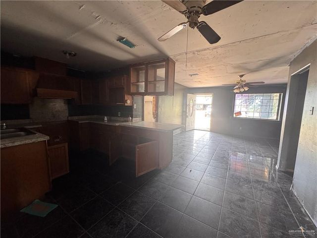 1039 W Hidalgo Avenue, Raymondville, TX 78580