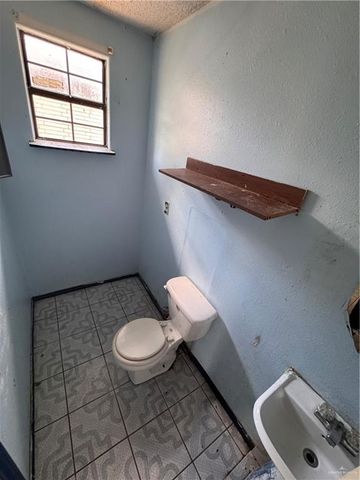 1039 W Hidalgo Avenue, Raymondville, TX 78580