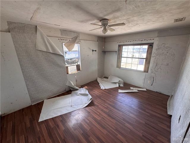 1039 W Hidalgo Avenue, Raymondville, TX 78580