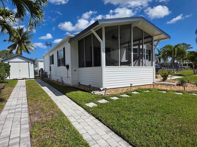 6469 Cypress Lane, Lantana, FL 33462