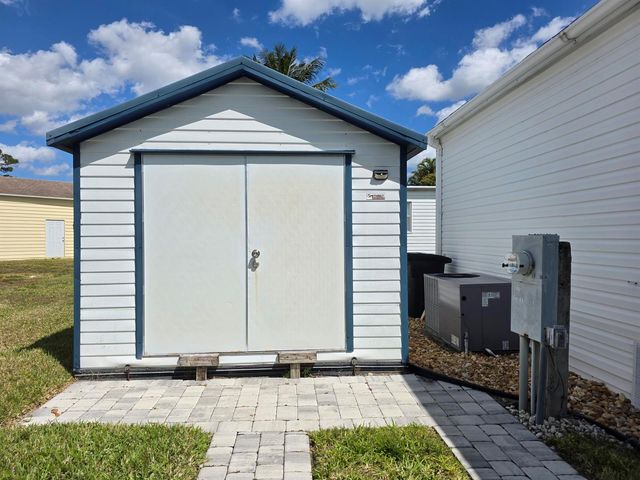 6469 Cypress Lane, Lantana, FL 33462