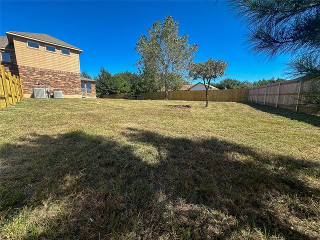 237 Cardinal DR, Bastrop, TX 78659