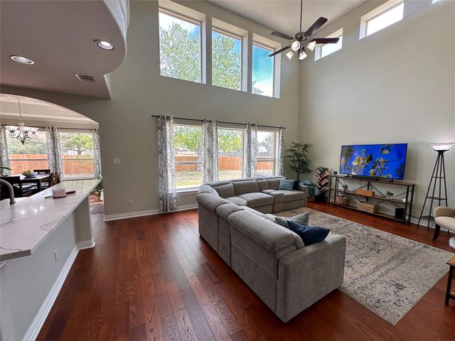 237 Cardinal DR, Bastrop, TX 78659