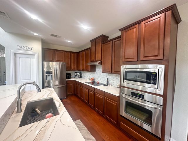 237 Cardinal DR, Bastrop, TX 78659