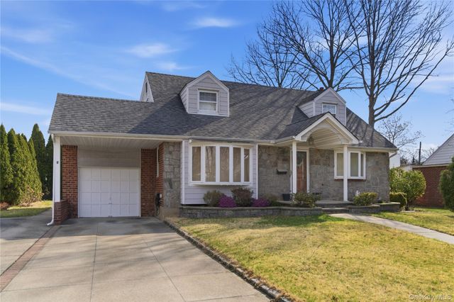 119 Woodoak Drive, Westbury, NY 11590