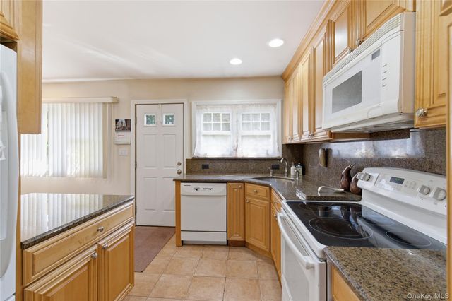 119 Woodoak Drive, Westbury, NY 11590