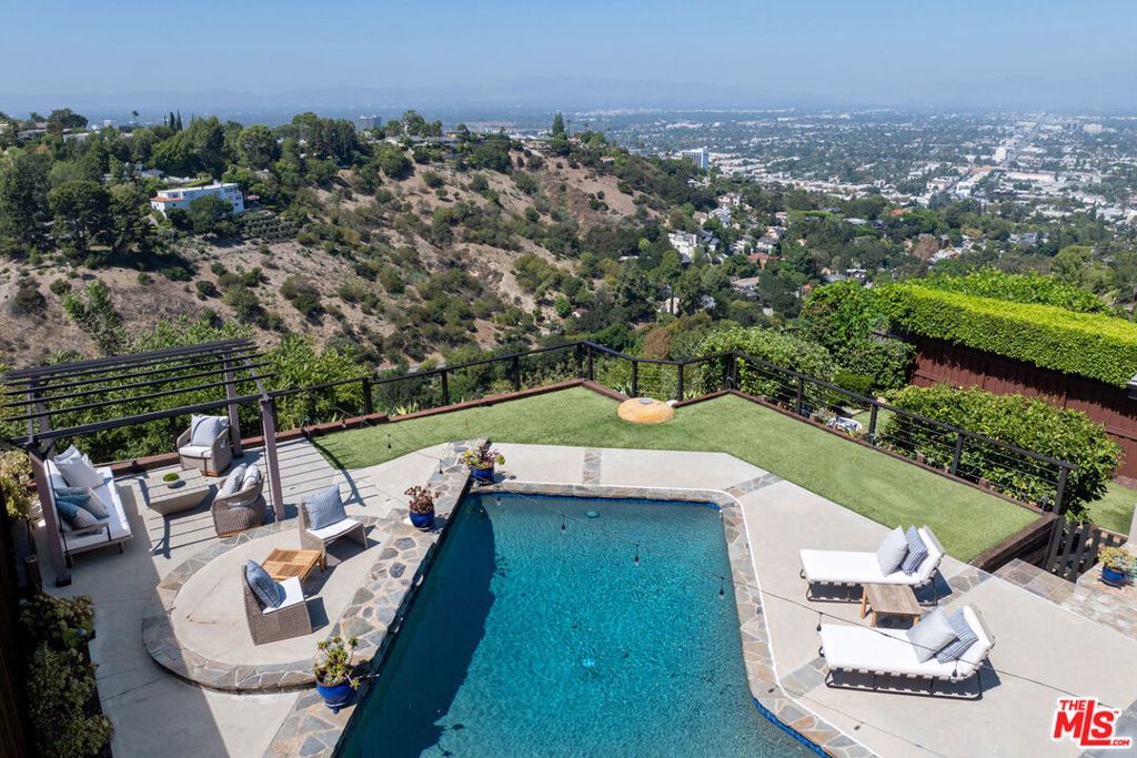 3711 Beverly Ridge Drive, Los Angeles, CA 91423 — exterior