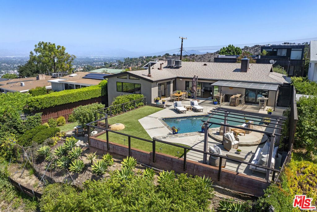 3711 Beverly Ridge Drive, Los Angeles, CA 91423 — photo 2