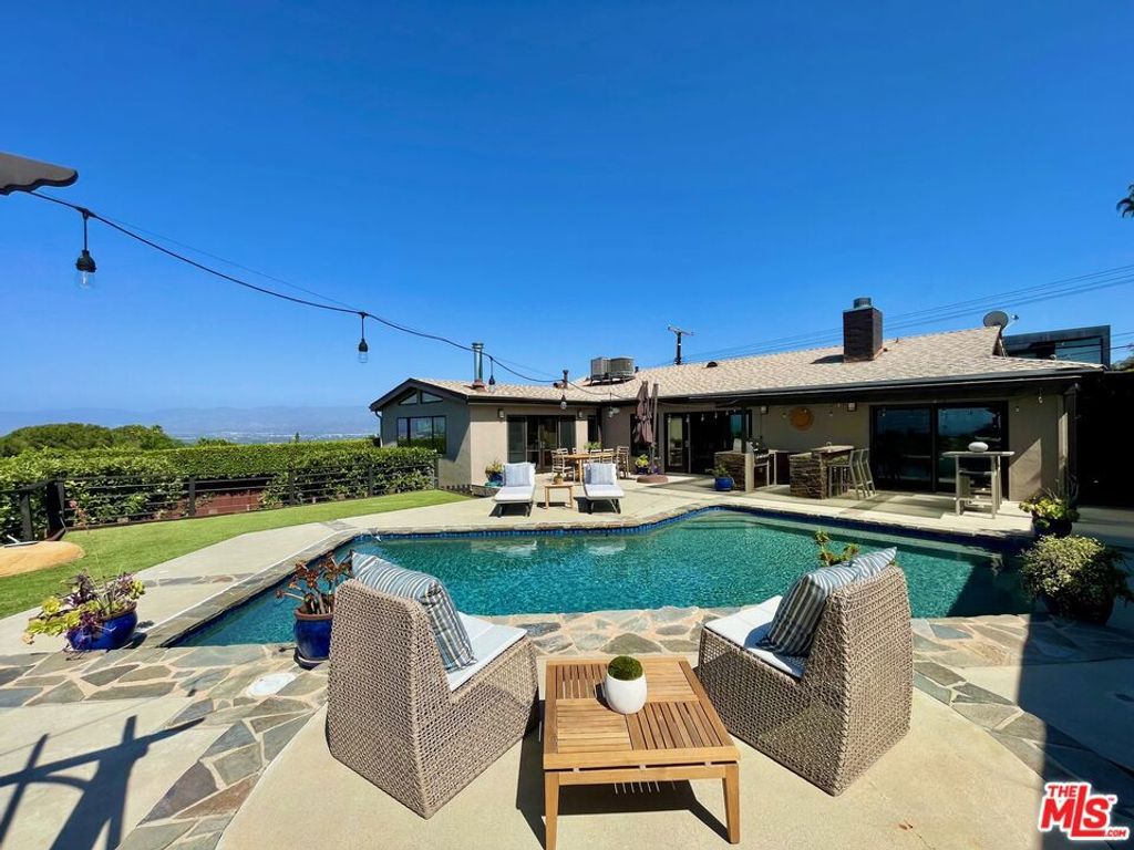 3711 Beverly Ridge Drive, Los Angeles, CA 91423 — photo 3
