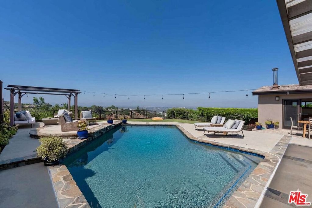 3711 Beverly Ridge Drive, Los Angeles, CA 91423 — photo 4