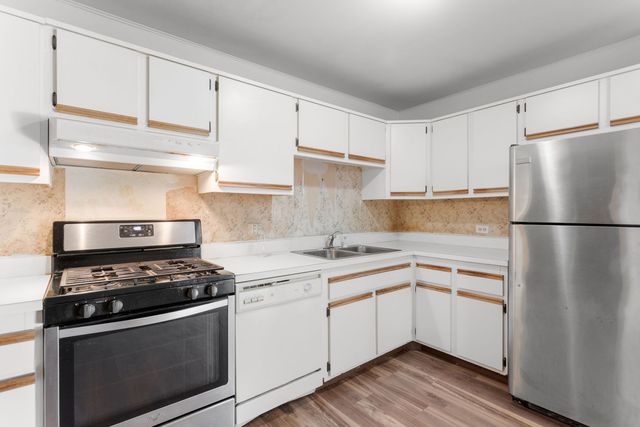 4711 Saint Joseph Creek Drive 5H, Lisle, IL 60532