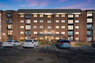 4711 Saint Joseph Creek Drive 5H, Lisle, IL 60532