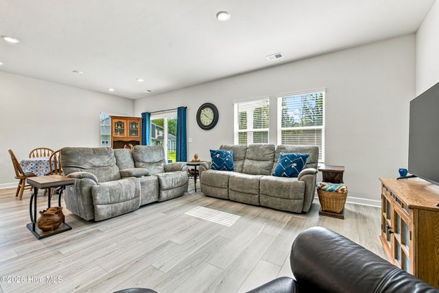605 Blackthorne Circle NW, Calabash, NC 28467
