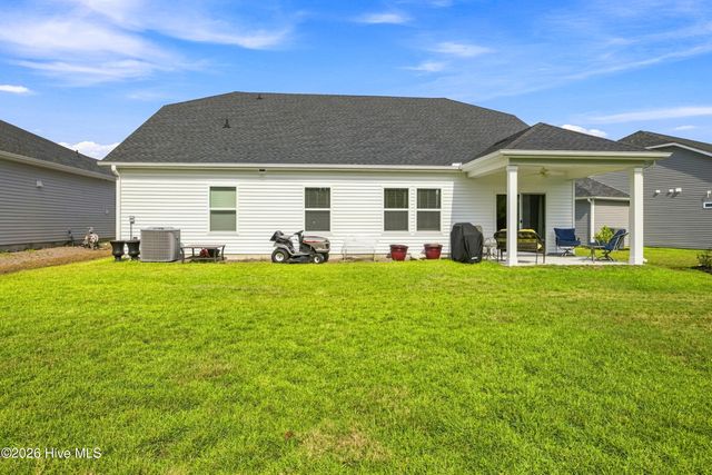 605 Blackthorne Circle NW, Calabash, NC 28467