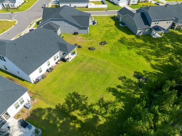 605 Blackthorne Circle NW, Calabash, NC 28467