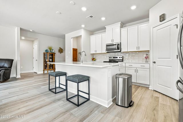 605 Blackthorne Circle NW, Calabash, NC 28467