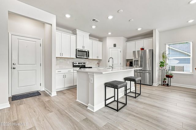 605 Blackthorne Circle NW, Calabash, NC 28467