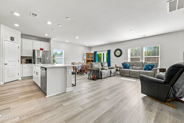 605 Blackthorne Circle NW, Calabash, NC 28467