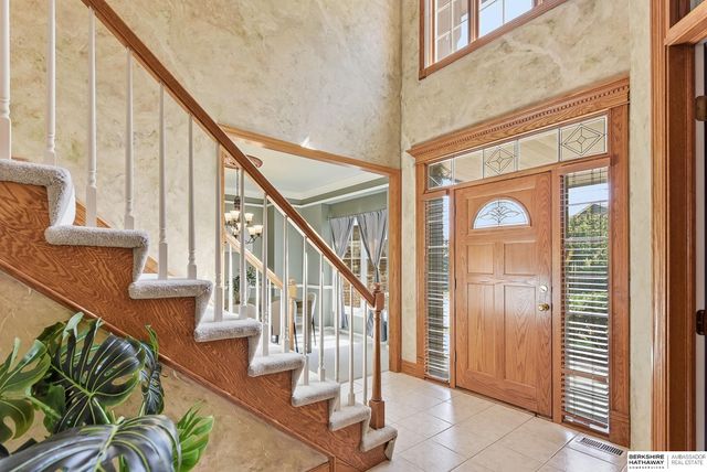 17122 V Street, Omaha, NE 68135